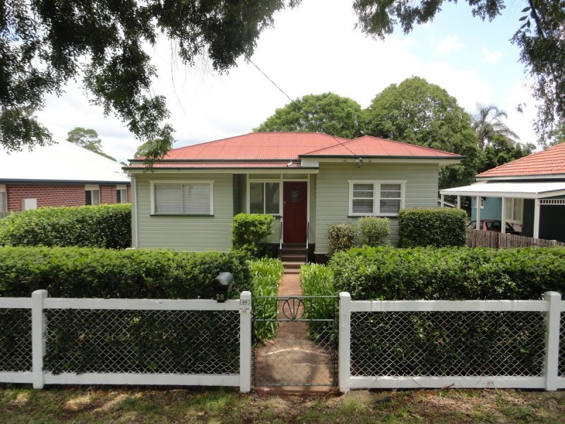 28 Collins Street, Mount Lofty QLD 4350