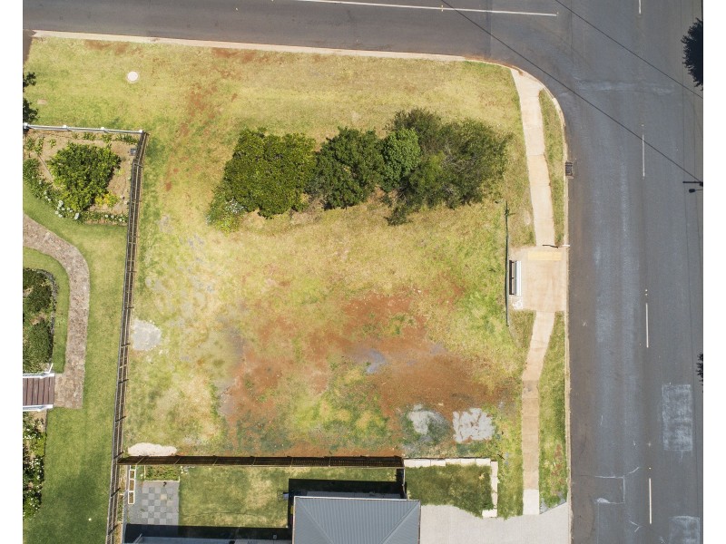 39 Range Street, Mount Lofty QLD 4350