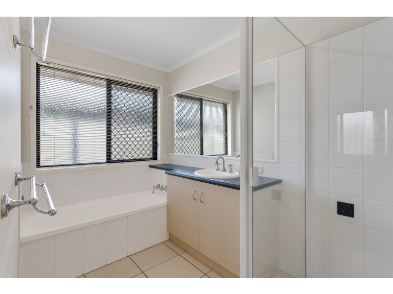 2 Chifley Court, Middle Ridge QLD 4350
