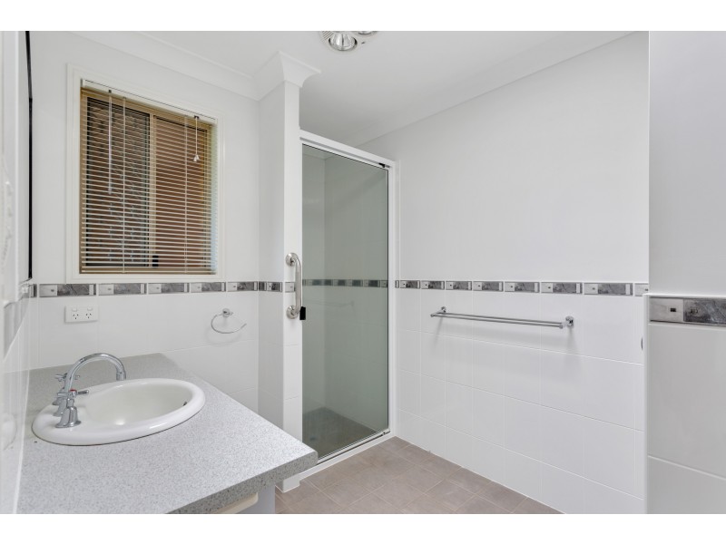 2/30 Horrocks Crescent, Kearneys Spring QLD 4350