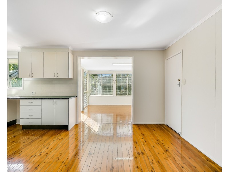 4 Raelyn Street, Centenary Heights QLD 4350