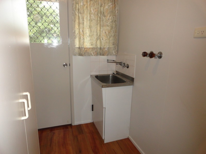 2/4 Claire, Centenary Heights QLD 4350