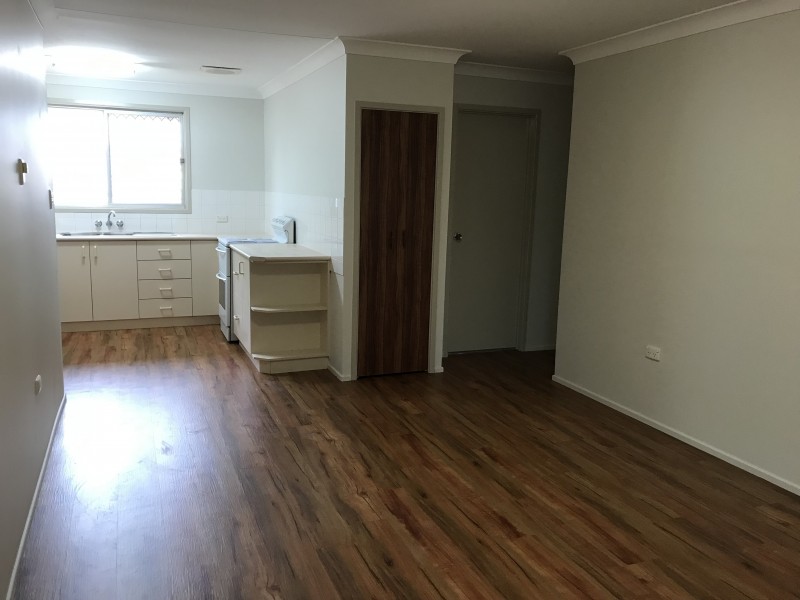 2/4 Claire, Centenary Heights QLD 4350