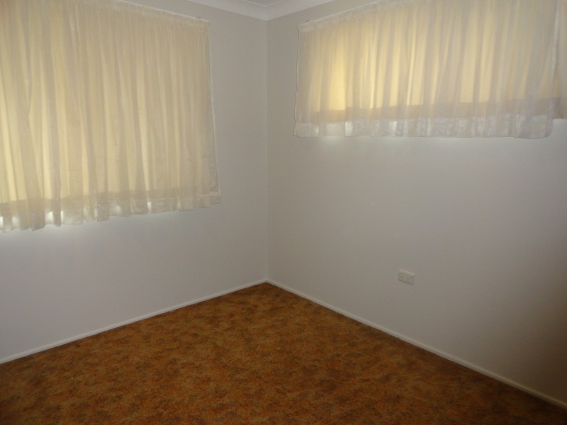 2/4 Claire, Centenary Heights QLD 4350
