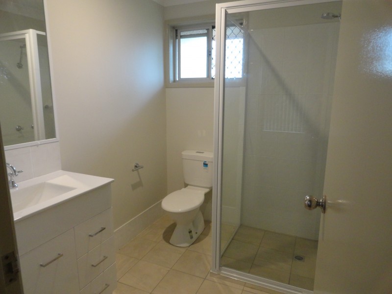 2/4 Claire, Centenary Heights QLD 4350