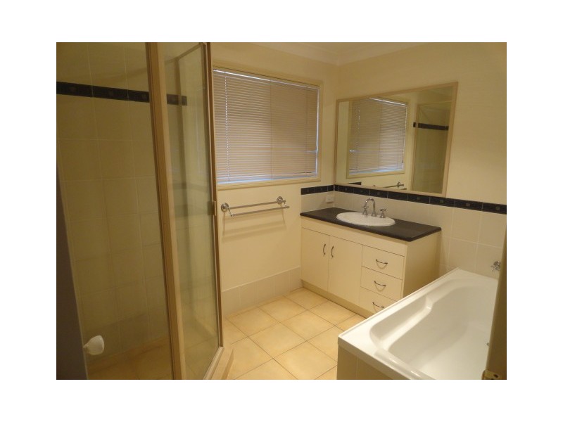 2/251 Nelson Street, Kearneys Spring QLD 4350