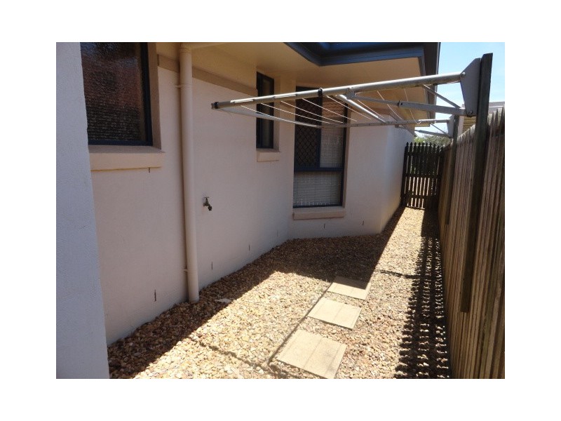 2/251 Nelson Street, Kearneys Spring QLD 4350