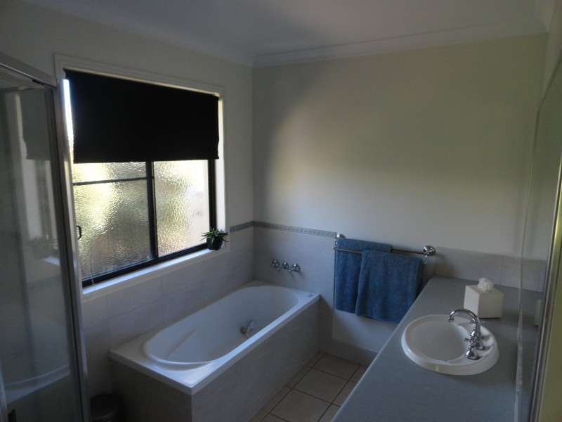 12 Jake Court, Middle Ridge QLD 4350