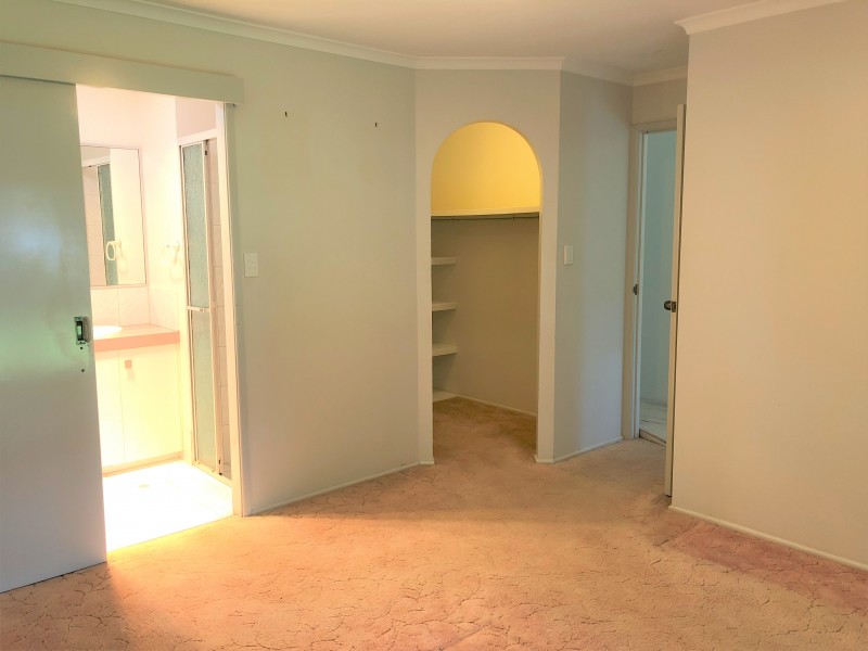 11 Lorraine Crescent, Centenary Heights QLD 4350