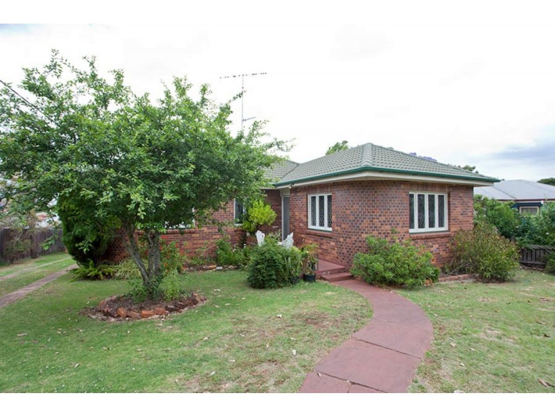 20 Alford Street, Mount Lofty QLD 4350