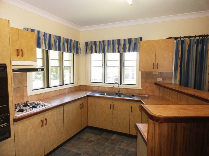 20 Alford Street, Mount Lofty QLD 4350