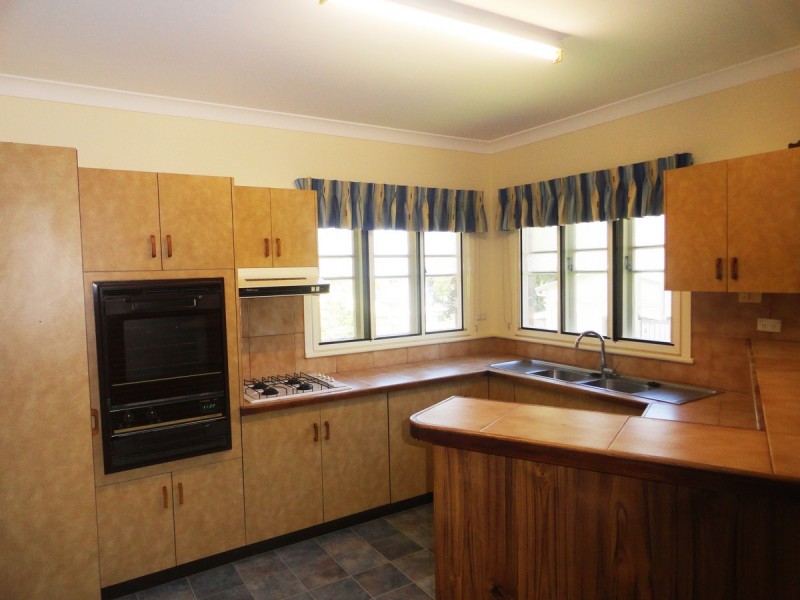 20 Alford Street, Mount Lofty QLD 4350