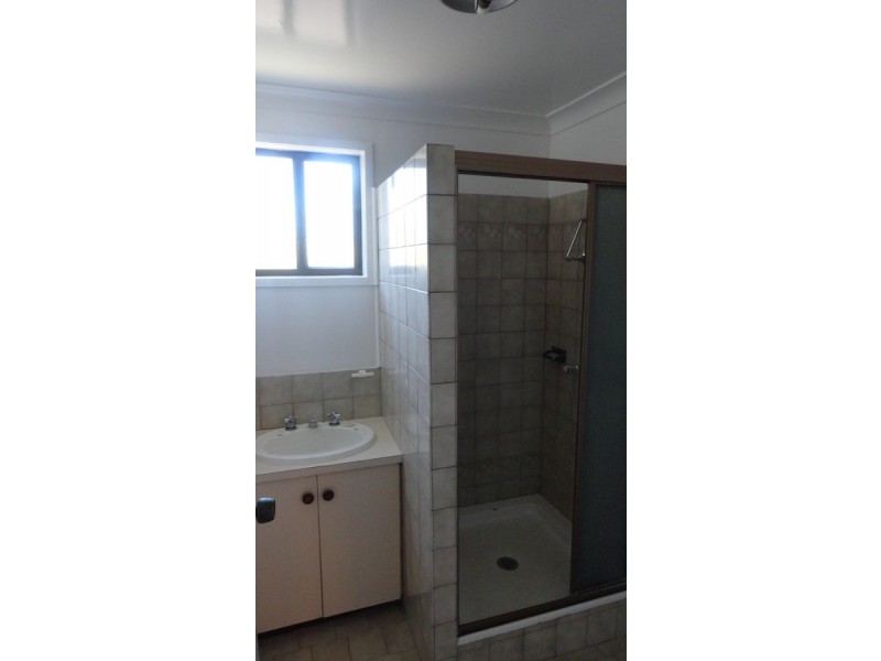 2/11 Agnes Street, Centenary Heights QLD 4350