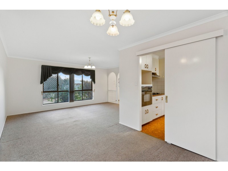 11 Bouganvillea Drive, Middle Ridge QLD 4350