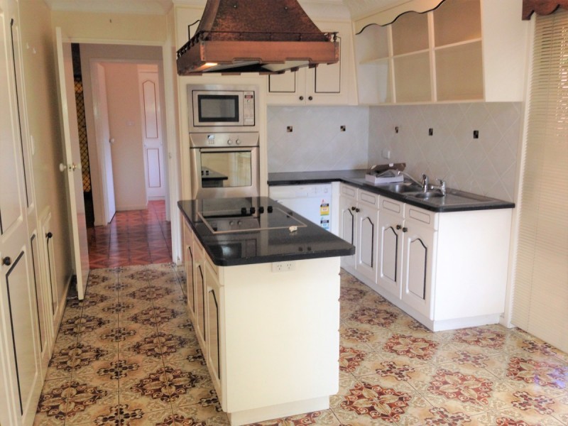 8 Gascony Street, Harristown QLD 4350