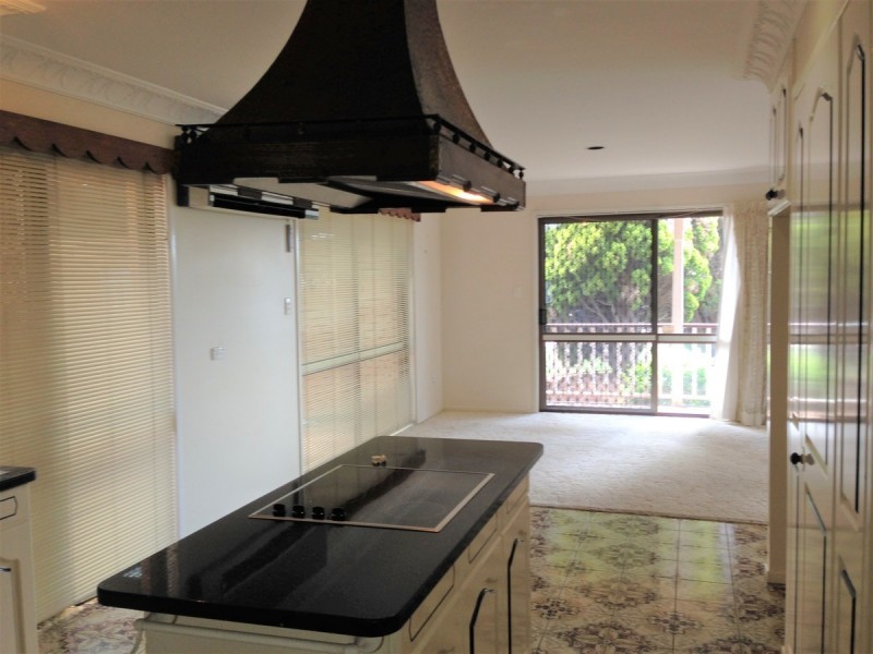 8 Gascony Street, Harristown QLD 4350