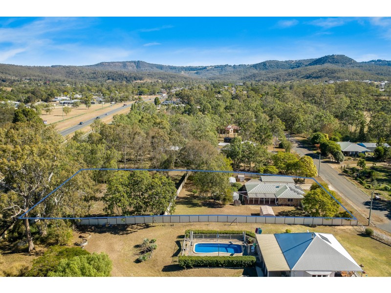 5 Bradton Court, Withcott QLD 4352