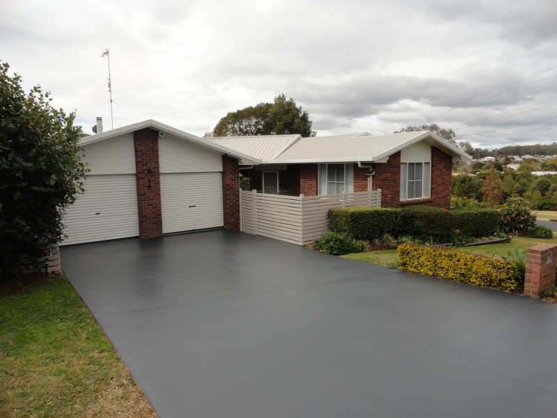 1 Zoe Court, Centenary Heights QLD 4350