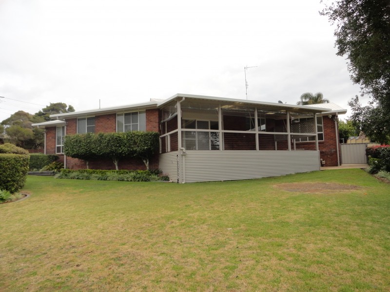 1 Zoe Court, Centenary Heights QLD 4350