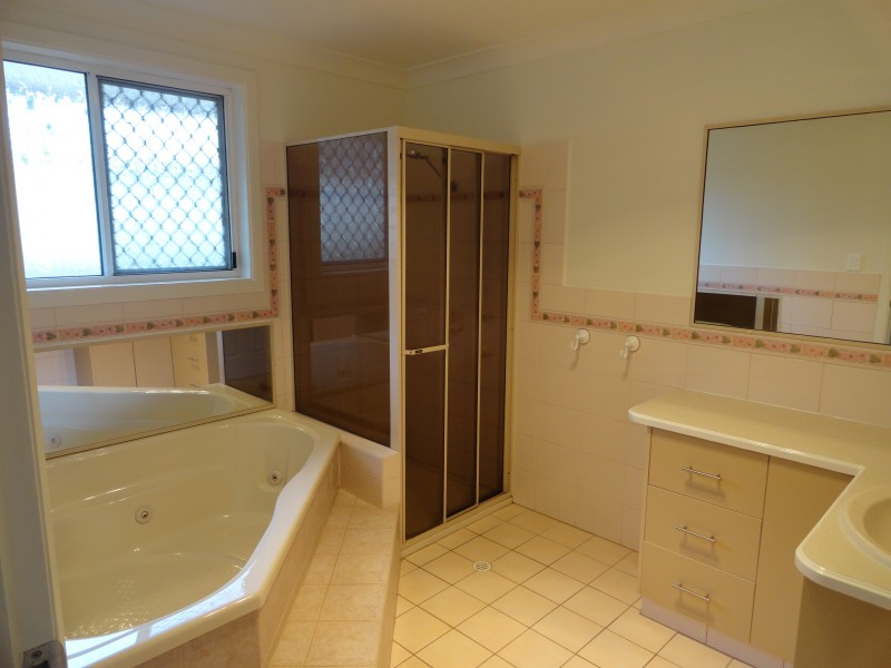 1 Zoe Court, Centenary Heights QLD 4350