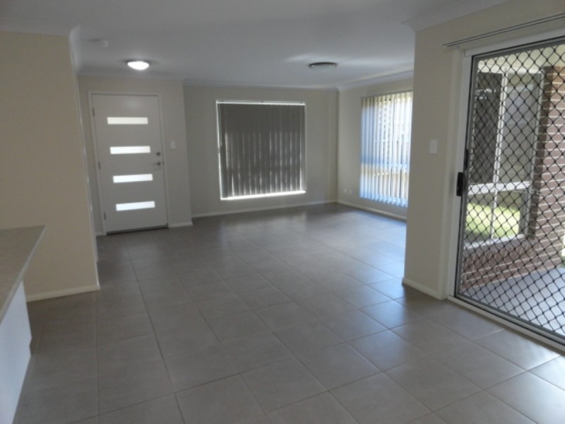 2/12 Tempest Drive, Glenvale QLD 4350