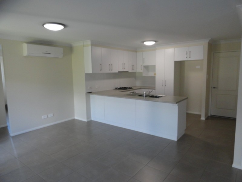 2/12 Tempest Drive, Glenvale QLD 4350