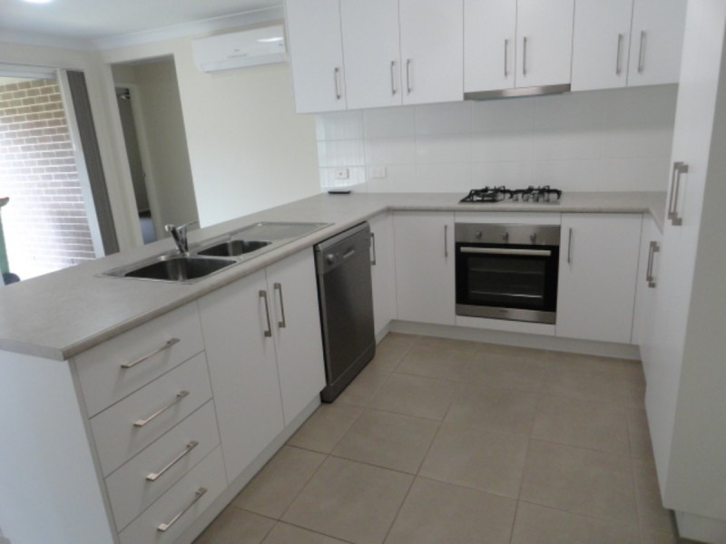 2/12 Tempest Drive, Glenvale QLD 4350