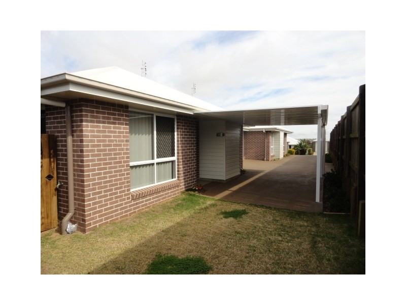 2/12 Tempest Drive, Glenvale QLD 4350