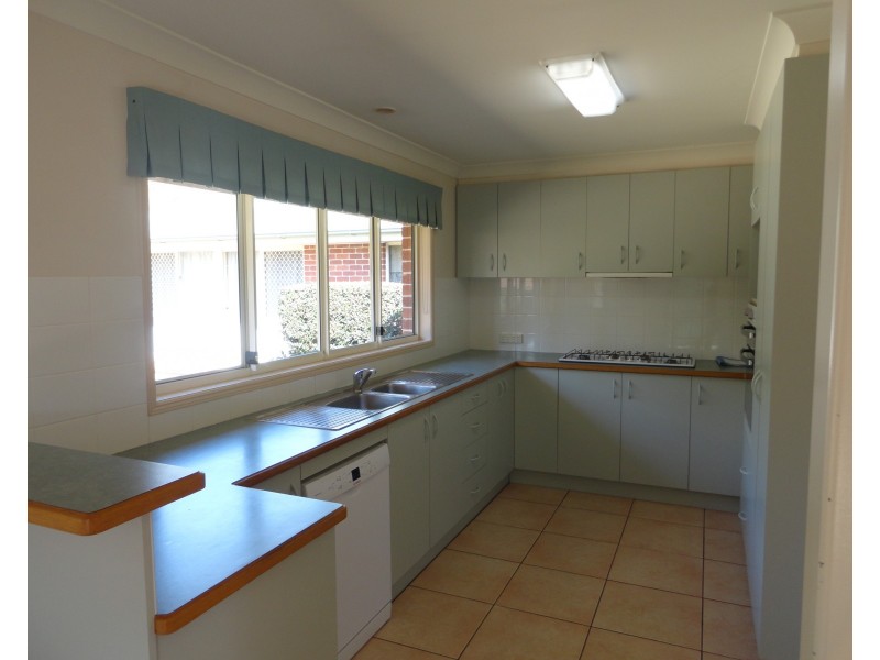 14 Windemere Terrace, Mount Lofty QLD 4350