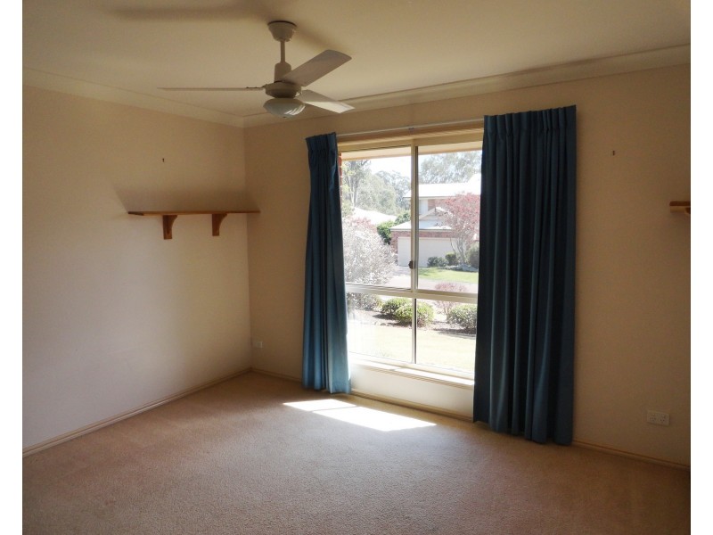 14 Windemere Terrace, Mount Lofty QLD 4350