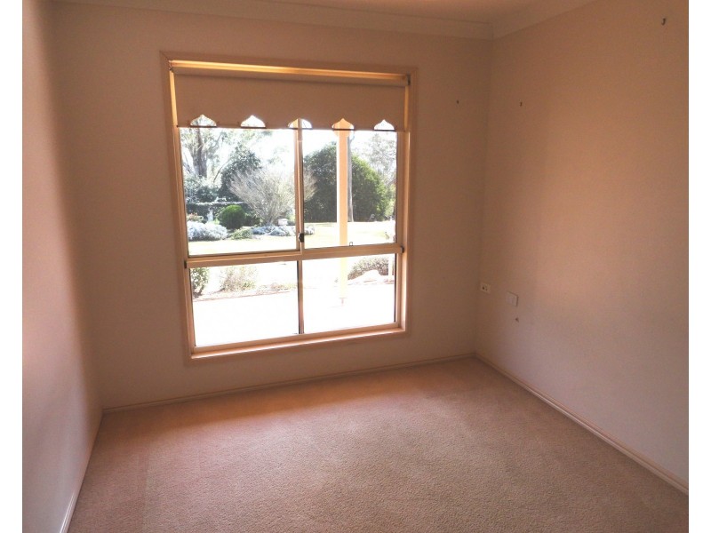 14 Windemere Terrace, Mount Lofty QLD 4350