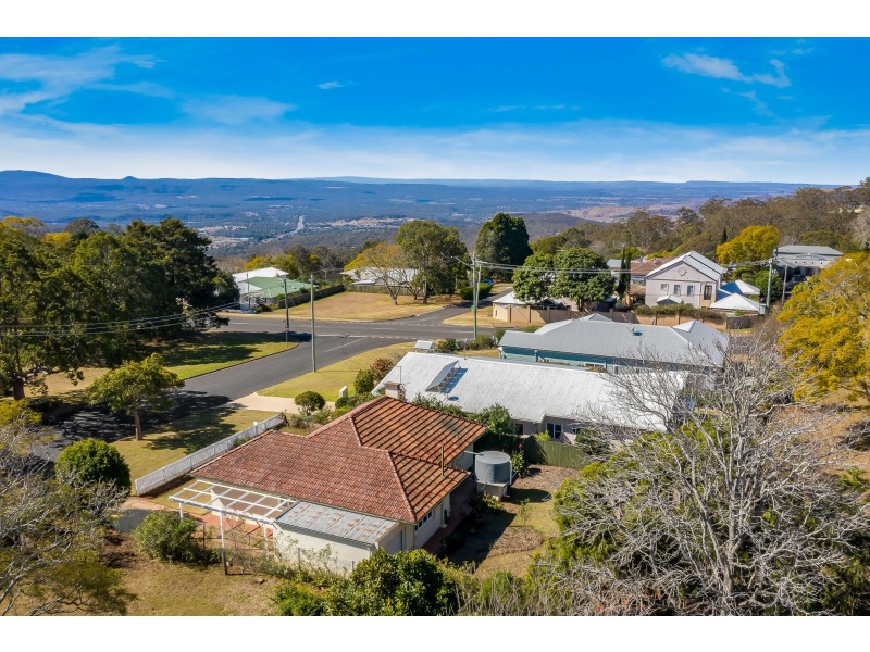 12 Crown Street, Rangeville QLD 4350