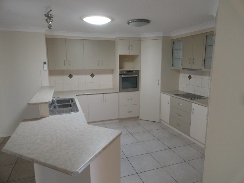 8 Pearl Court, Rangeville QLD 4350