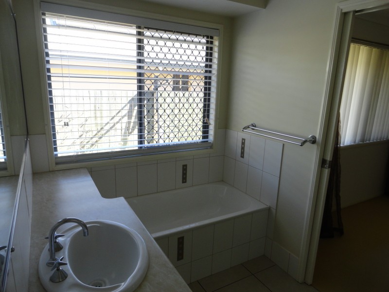 8 Pearl Court, Rangeville QLD 4350