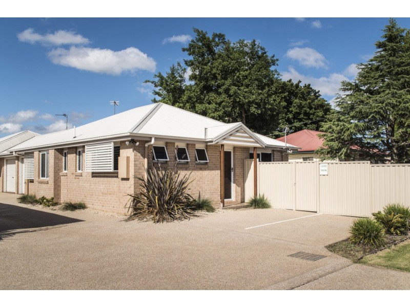 4/3 Phyllis Street, Harristown QLD 4350