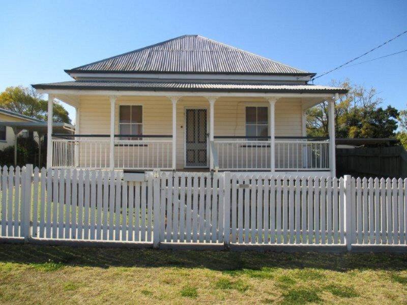 8 Kenilworth Street, North Toowoomba QLD 4350