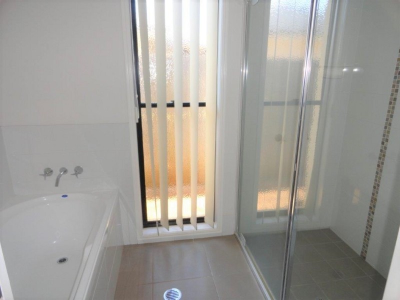 1/206 Stenner Street, Middle Ridge QLD 4350