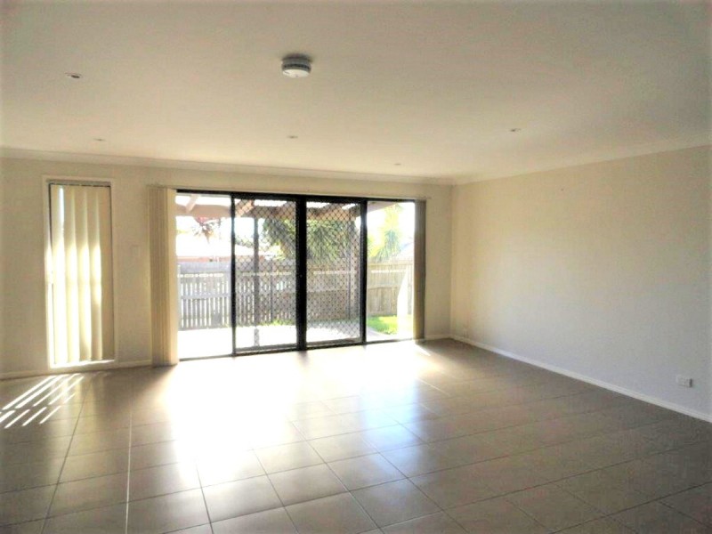 1/206 Stenner Street, Middle Ridge QLD 4350