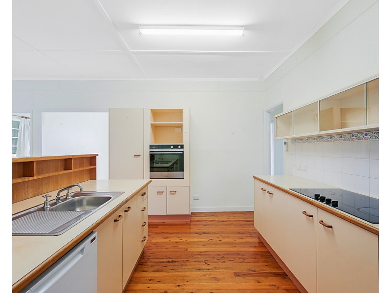 55 Wooldridge Street, Mount Lofty QLD 4350