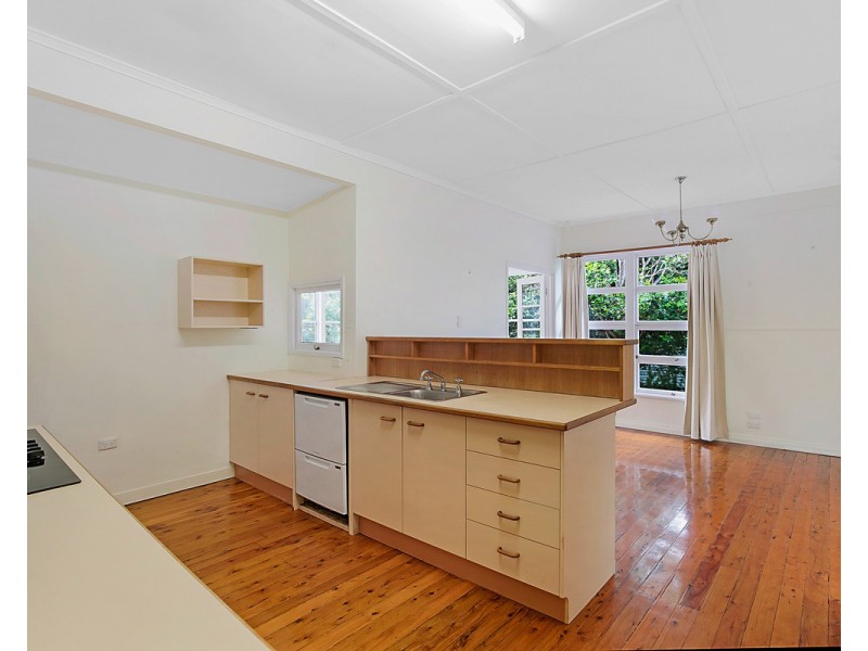 55 Wooldridge Street, Mount Lofty QLD 4350