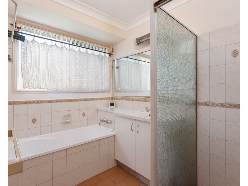 2 Daisy Court, Middle Ridge QLD 4350