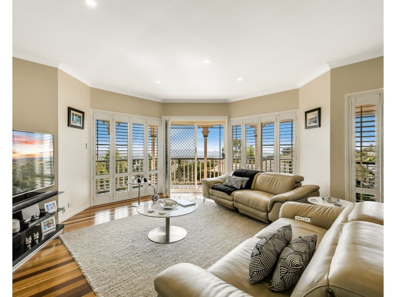 7 Martindale Court, Mount Lofty QLD 4350