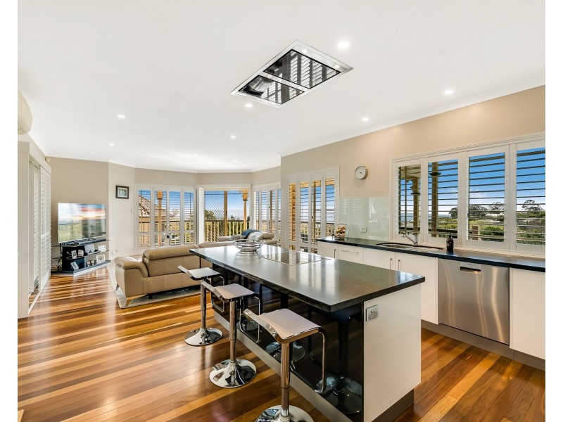 7 Martindale Court, Mount Lofty QLD 4350
