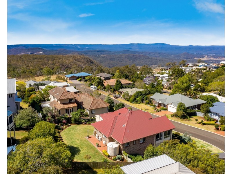 7 Martindale Court, Mount Lofty QLD 4350