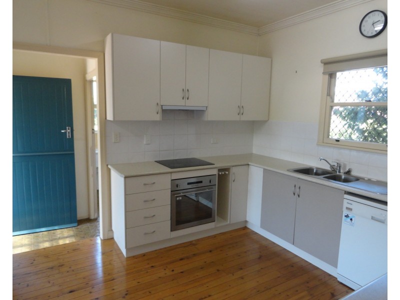 18 Curzon Street, East Toowoomba QLD 4350