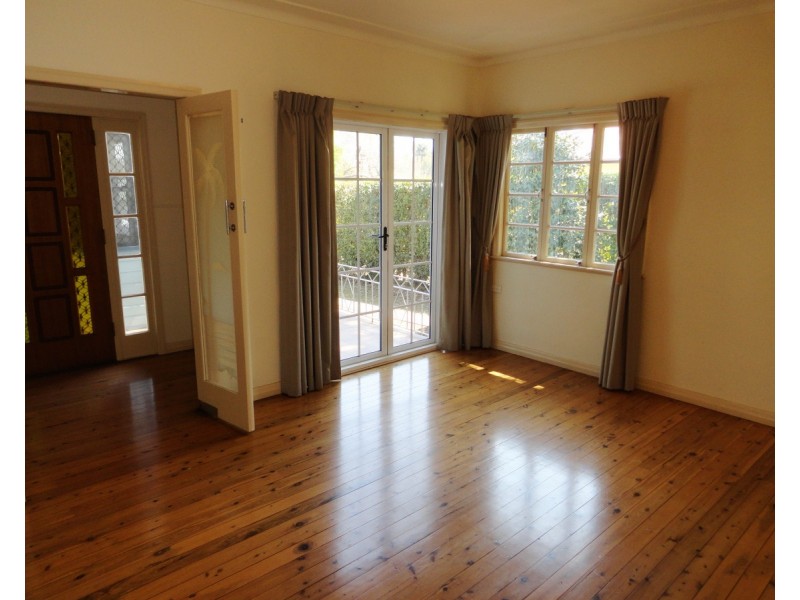 18 Curzon Street, East Toowoomba QLD 4350