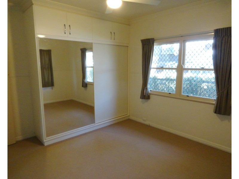 18 Curzon Street, East Toowoomba QLD 4350