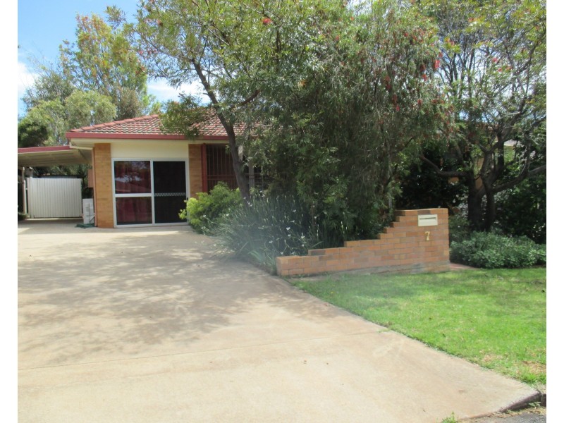 7 Cleary Street, Centenary Heights QLD 4350