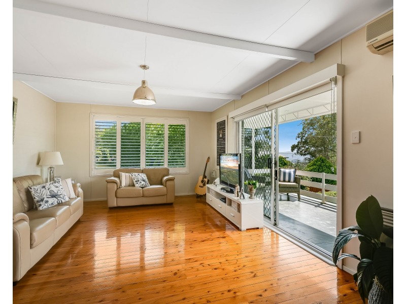 4 Macqueen Street, Mount Lofty QLD 4350