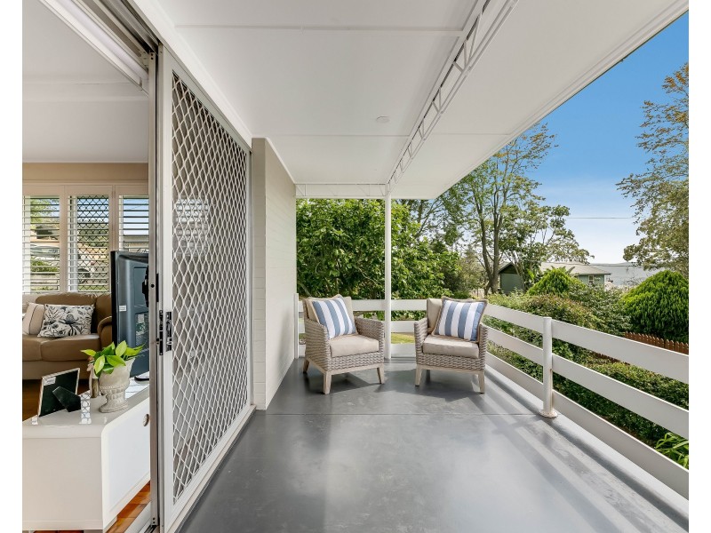 4 Macqueen Street, Mount Lofty QLD 4350